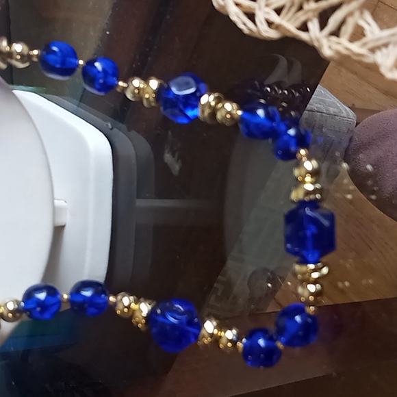 Long hand beaded necklace - Picture 3 of 5